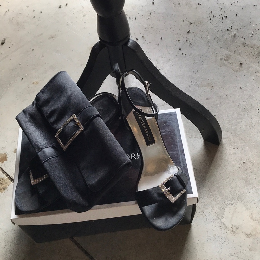 Strapped dress black, white, and pink Runs small